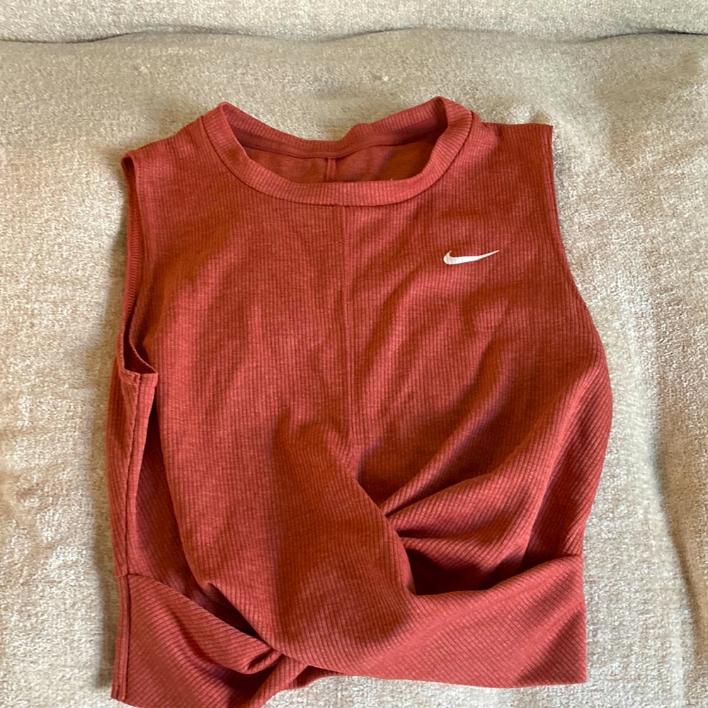 Beautiful Pink workout top cross body band!! Great for workouts and runs! Nike!!